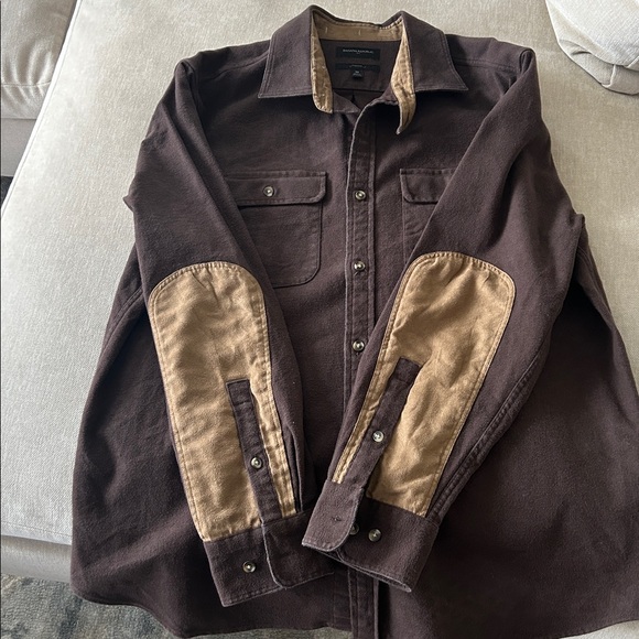 Banana Republic Brushed Cotton With Suede Elbows and Inside Collar - Picture 4 of 5